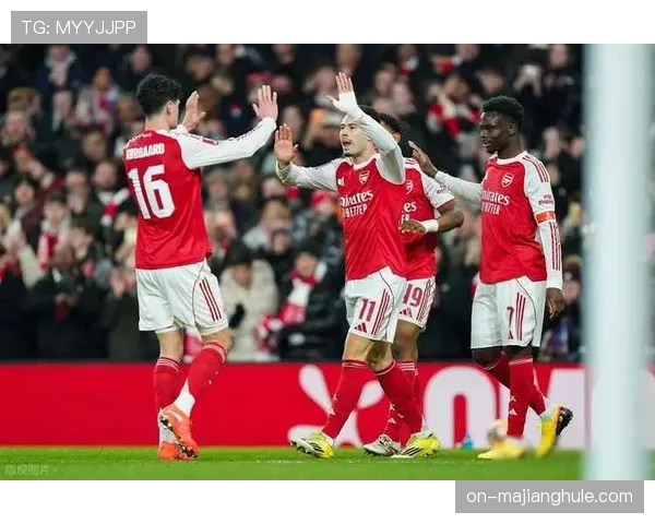 实时：阿森纳与马竞赛事因球迷投掷杂物中断15分钟